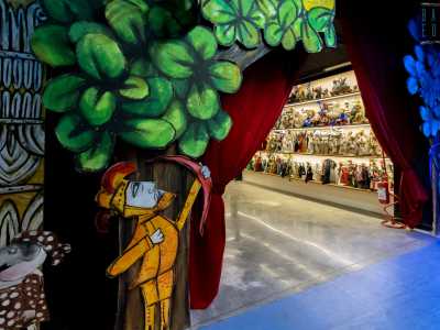 Ma � ora arrivato il momento di entrare nella stanza �magica�, quella che ospita l�esposizione permanente di burattini
